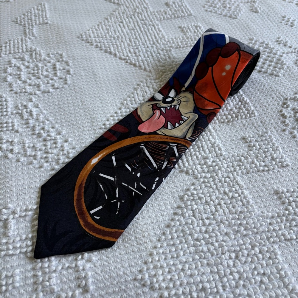 Vintage 1996 Looney Tunes Mania Tasmanian‎ Devil basketball sports tie 4”W 59”L